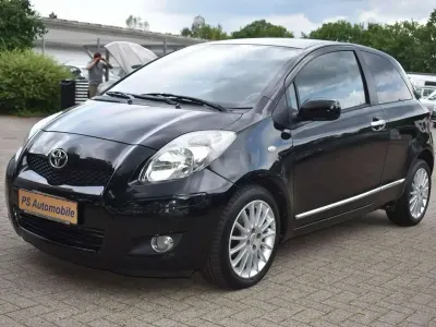 Gebraucht Toyota Yaris Life 99 PS (72 kW) 2010 Black mica / ink Kleinwagen