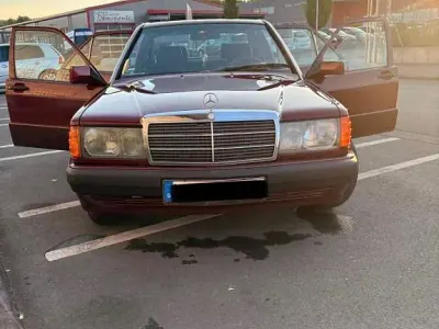 Gebraucht Mercedes 190 122 PS (89 kW) 1993 Rot Limousine