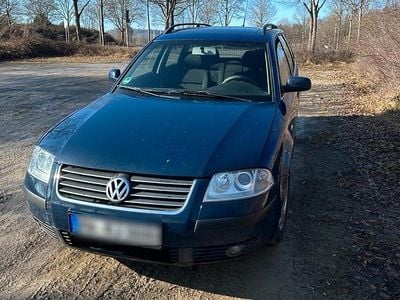 Gebraucht VW Passat 105 PS (77 kW) 2001 Blau Kombi