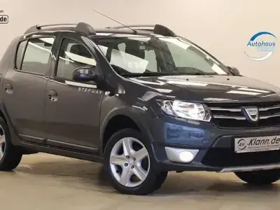 Gebraucht Dacia Sandero Stepway 90 PS (66 kW) 2016 Grau Limousine