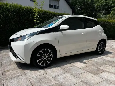 Gebraucht Toyota Aygo X-wave 69 PS (50 kW) 2015 Weiß Kleinwagen
