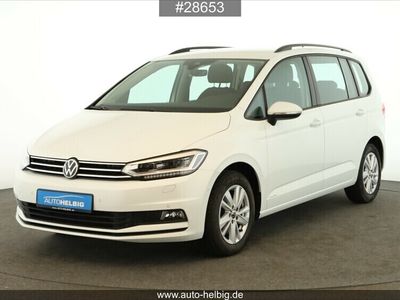 Pure white Gebraucht 2023 VW Touran Comfortline Van / Kleinbus | 35.880 € (Teuer)
