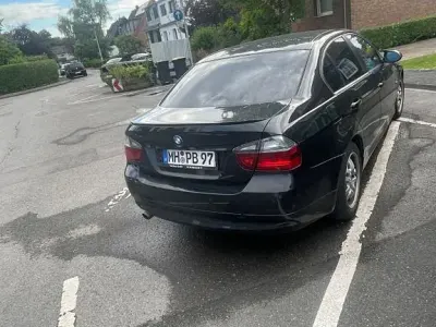 Gebraucht BMW 318 129 PS (94 kW) 2007 Schwarz Limousine