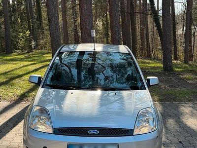 Gebraucht Ford Fiesta 86 PS (63 kW) 2005 Grau Kleinwagen