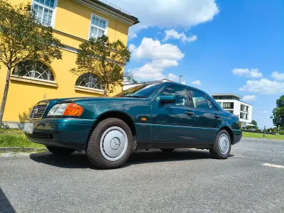 Gebraucht Mercedes C180 Elegance 122 PS (89 kW) 1996 Grün Limousine