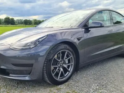 Gebraucht Tesla Model 3 Standard Range 208 kW (283 PS) 2022 Midnight silver Limousine