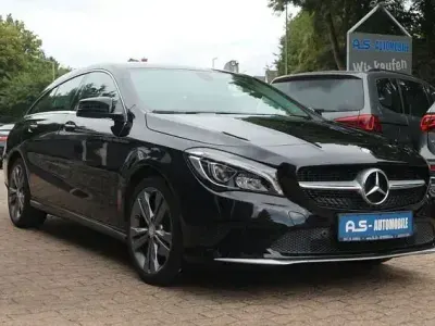 Gebraucht Mercedes CLA180 Shooting Brake 122 PS (89 kW) 2016 Schwarz Kombi