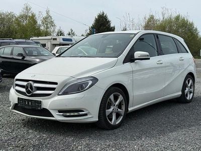 Usata Mercedes B200 156 CV (114 kW) 2014 Bianco Monovolume