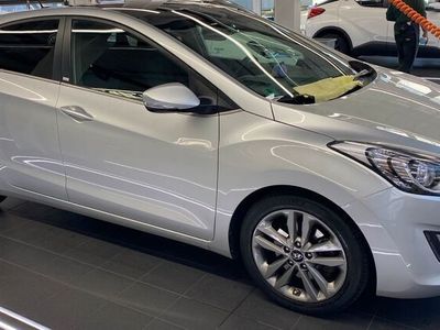 gebraucht Hyundai i30 Passion 1.6CRDi+Navi+Klima+Lenk.Heiz.+DSG+Pano+EU6