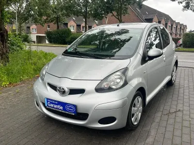 Gebraucht Toyota Aygo Cool 68 PS (50 kW) 2012 Silber Kleinwagen