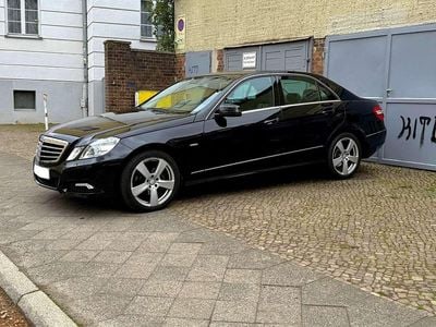 Gebraucht Mercedes E200 Avantgarde 184 PS (135 kW) 2010 Schwarz Limousine