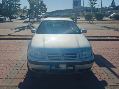 Gebraucht VW Bora 105 PS (77 kW) 2001 Grau Limousine