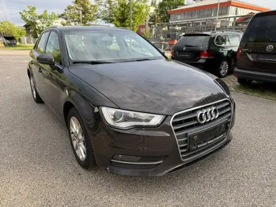 Gebraucht Audi A3 Attraction 105 PS (77 kW) 2014 Braun Limousine