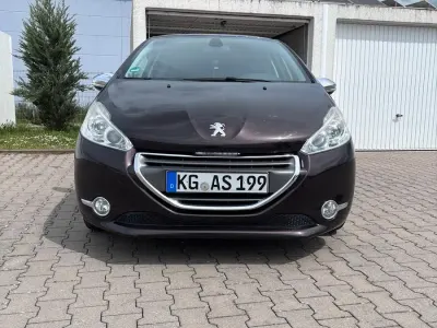 Gebraucht Peugeot 208 Active 92 PS (67 kW) 2012 Braun Kleinwagen