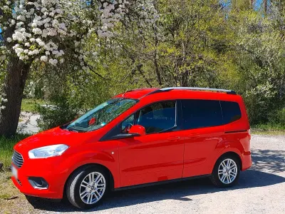 Gebraucht Ford Tourneo Courier 70 PS (51 kW) 2018 Rot Van / Kleinbus