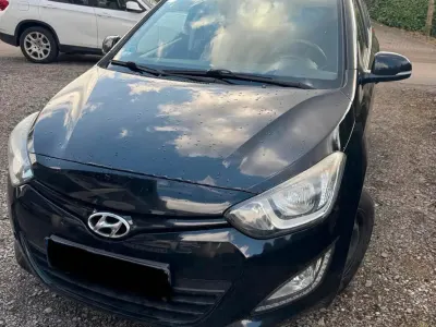Gebraucht Hyundai i20 86 PS (63 kW) 2014 Schwarz Kleinwagen