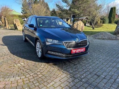 Gebraucht Skoda Superb Style 190 PS (139 kW) 2022 Modra lava/lava blau Kombi