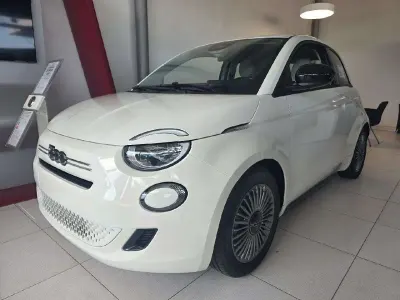 Neu Fiat 500 Icon 65 PS (47 kW) 2026 Ice weiß Limousine