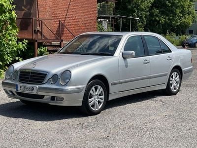 Mercedes E200