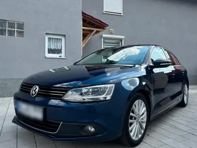 Gebraucht VW Jetta Highline 140 PS (102 kW) 2011 Blau Limousine