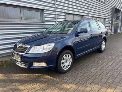 Gebraucht Skoda Octavia Ambition 105 PS (77 kW) 2012 Blau Kombi