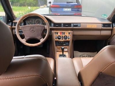Gebraucht Mercedes E300 179 PS (131 kW) 1986 Grau Limousine
