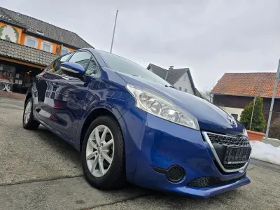 Gebraucht Peugeot 208 Active 82 PS (60 kW) 2014 Blau Kleinwagen