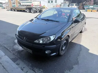 Gebraucht Peugeot 206 CC 136 PS (100 kW) 2001 Schwarz Cabrio