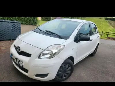 Gebraucht Toyota Yaris 101 PS (74 kW) 2009 Weiß Kleinwagen