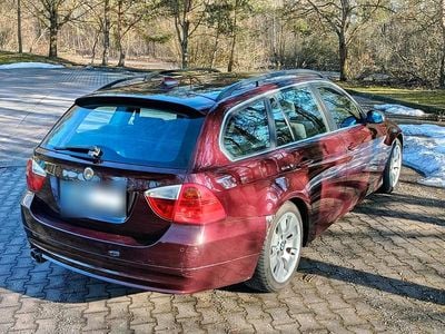 Second-hand BMW 330 231 CP (169 kW) 2007 Roșu Break