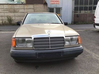 Silber Gebraucht 1989 Mercedes 300 Limousine | 3.998 €