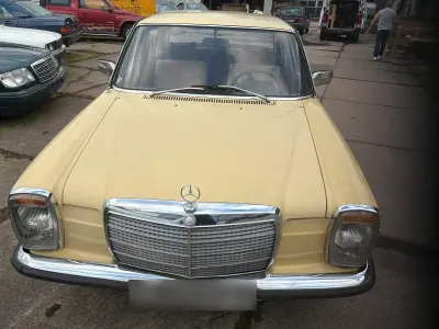 Brugt Mercedes W115 110 HK (80 kW) 1975 Gul Sedan