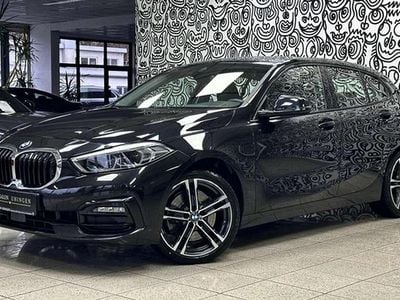 Gebraucht BMW 120 Sport Line 190 PS (139 kW) 2020 Saphirschwarz metallic Kleinwagen