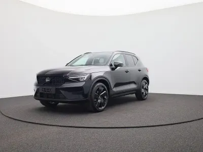 Nowe Volvo XC40 Plus 197 KM (144 kW) 2026 Czarny SUV