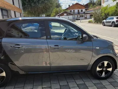 Gebraucht Smart ForFour Electric Drive 60 kW (82 PS) 2022 Grau Limousine