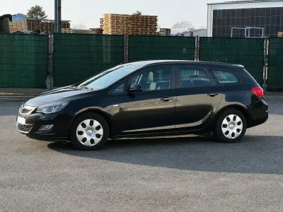 Gebraucht Opel Astra Innovation 125 PS (91 kW) 2011 Schwarz Kombi