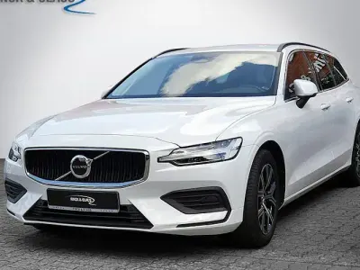 Gebraucht Volvo V60 Core 163 PS (119 kW) 2022 Weiß Kombi