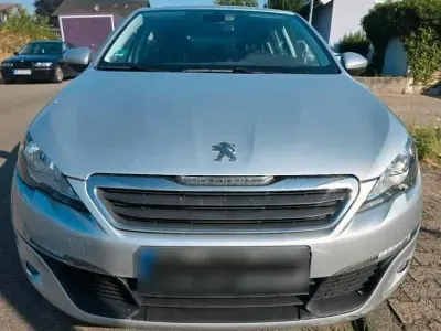 Gebraucht Peugeot 308 Active 125 PS (91 kW) 2014 Silber Limousine
