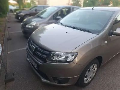 Gebraucht Dacia Sandero Lauréate 75 PS (55 kW) 2013 Beige Limousine