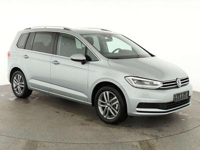 Neu VW Touran Comfortline 150 PS (110 kW) 2025 Oyster silver metallic Van / Kleinbus