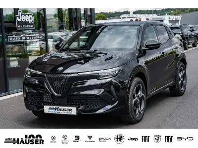 Neu Alfa Romeo Junior Edizione Speciale 145 PS (106 kW) 2026 Schwarz SUV