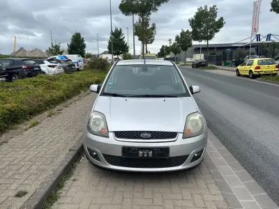 Gebraucht Ford Fiesta Ambiente 80 PS (58 kW) 2007 Silber Kleinwagen