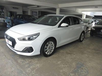 Gebraucht Hyundai i30 Trend 140 PS (102 kW) 2019 Weiß Kombi