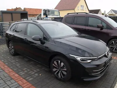 Neu VW Golf VIII 150 PS (110 kW) 2025 Schwarz Kombi