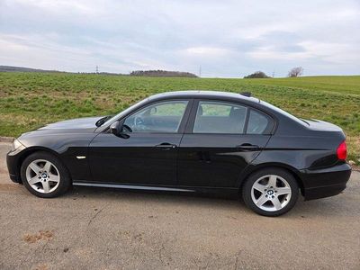 Gebraucht BMW 320 177 PS (130 kW) 2010 Schwarz Limousine