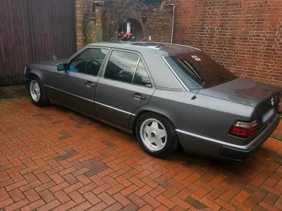 Gebraucht Mercedes E230 132 PS (97 kW) 1992 Limousine