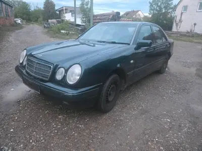 Gebraucht Mercedes E200 95 PS (69 kW) 1996 Limousine