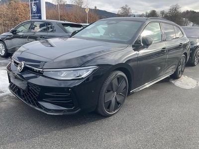Grenadill schwarz metallic Neu 2026 VW Passat R-line Kombi | 46.495 € (Superpreis)