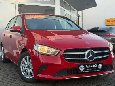 Gebraucht Mercedes B180 136 PS (100 kW) 2019 Rot Kleinwagen