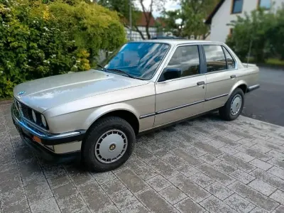 Gebraucht BMW 320 129 PS (94 kW) 1986 Gold Limousine